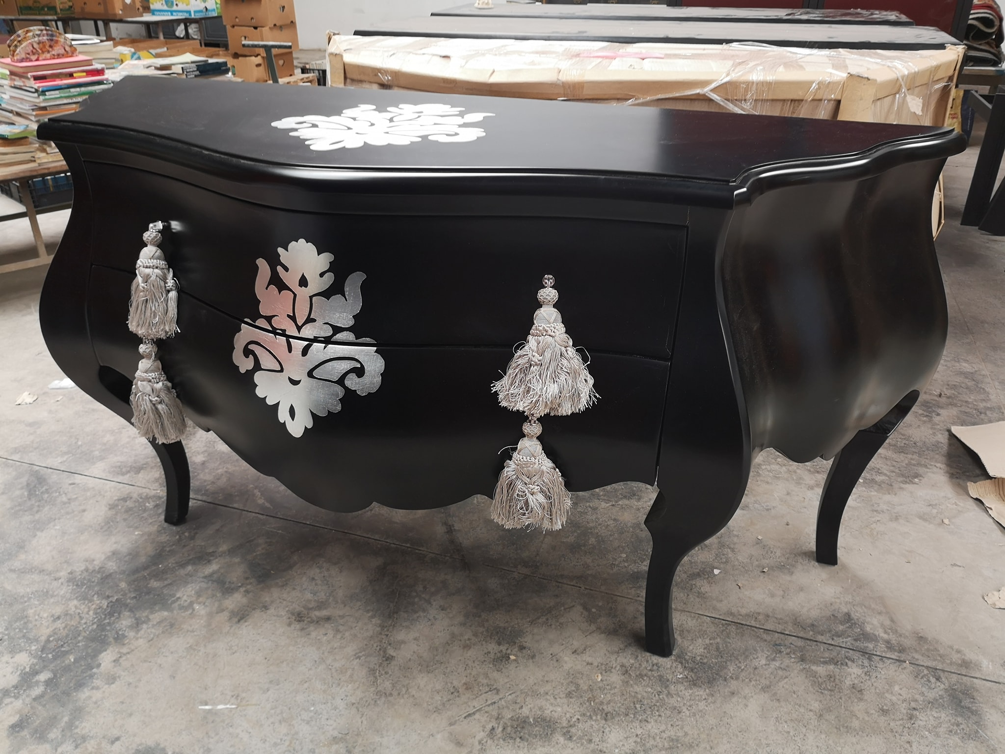 Credenza laccata nera bombata anche i fianchi larghezza cm 180