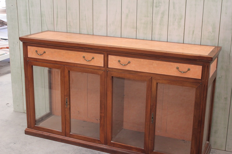 Credenza/vetrina con marmorino 102h 182,5l 47p