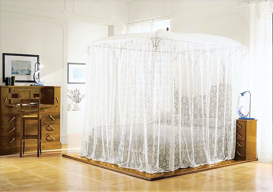 Canopy bed sole e luna con comodini e tendaggi