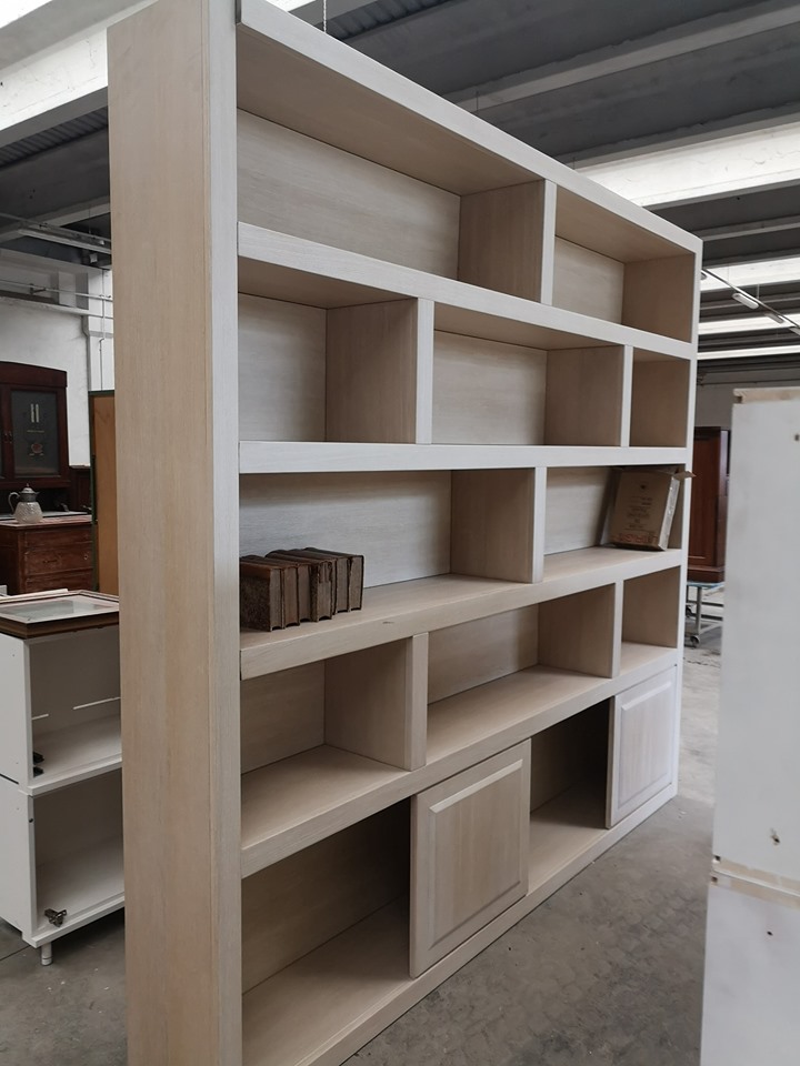 Libreria colore grigio chiaro
