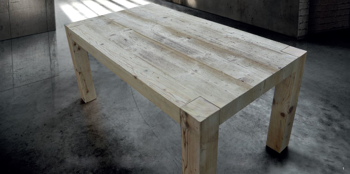 Tavolo in legno vecchio con allunghe